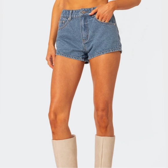 Edikted Bow Shorts - Picture 2 of 5